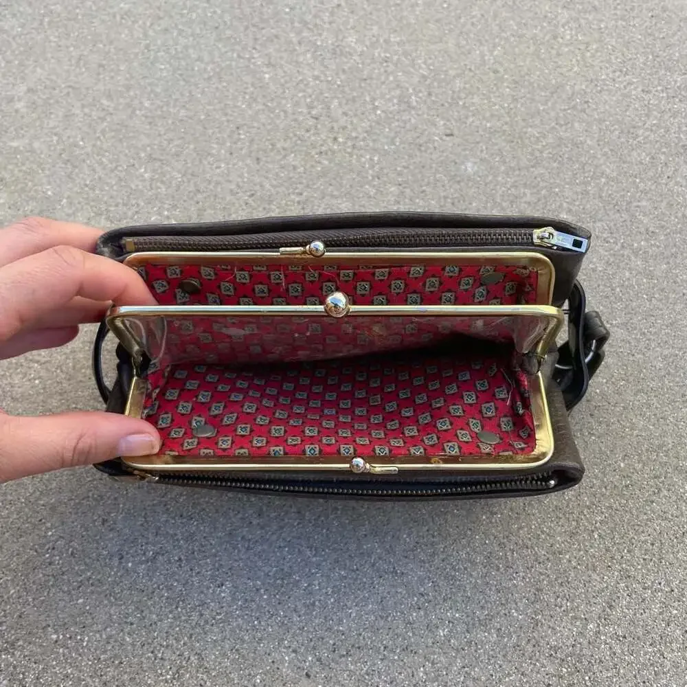 Vintage Brown Leather Multi-Compartment Kiss-Lock Wristlet Wallet